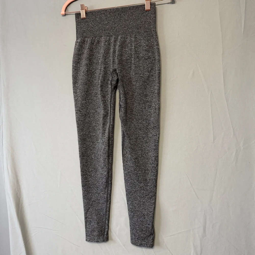 NVGTN Womens Contour Seamless Leggings Size Small Grey Scrunch Gym Workout Yoga - Picture 4 of 7